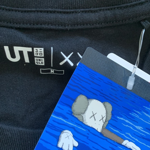 Uniqlo x KAWS Collaboration Short Sleeve Black T-Shirt Size M With Front Graphic - Picture 5 of 7